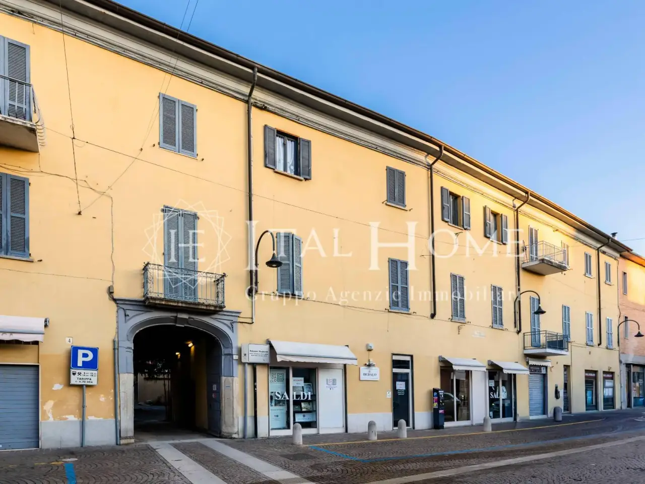 Negozio in Piazza Matteotti, Cernusco Sul Naviglio, {3} - Foto 2