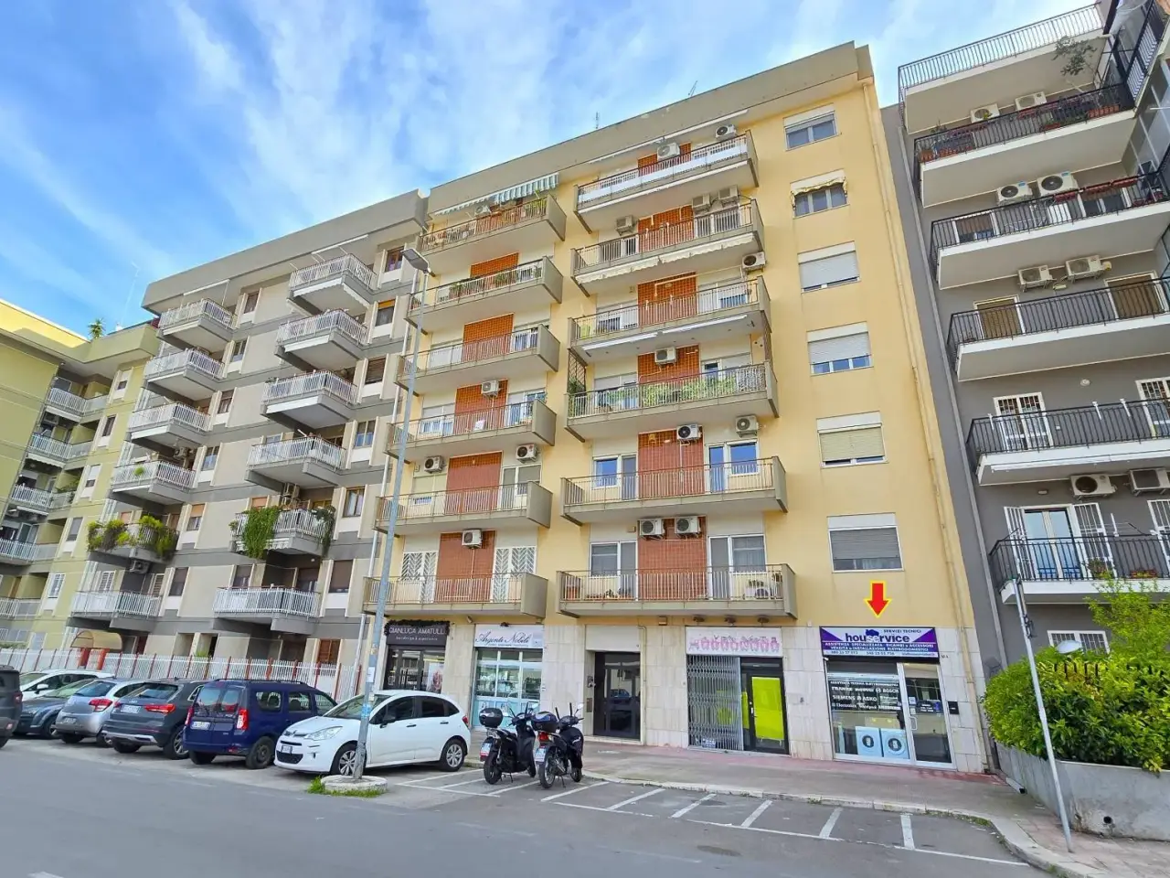 Negozio in Via Camillo Rosalba 18/a, Bari, {3} - Foto 1