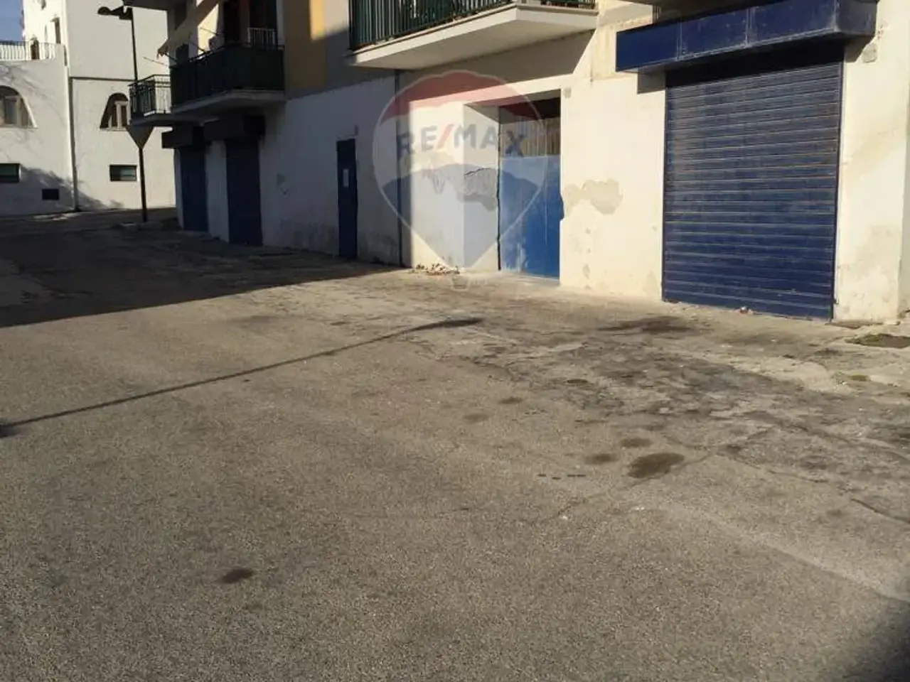 Negozio in Via Pietro Giannone 42, Vieste, {3} - Foto 2