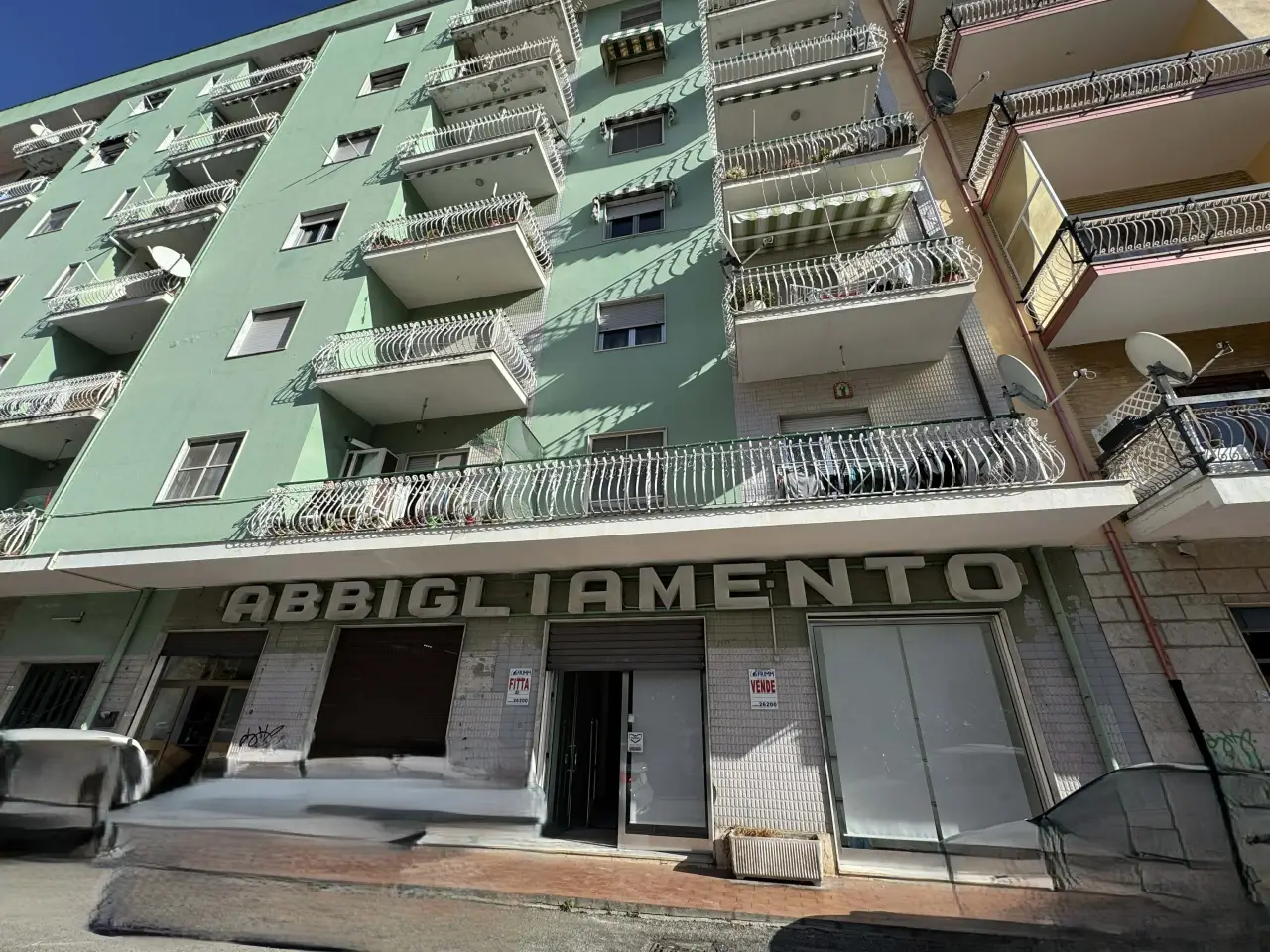 Negozio in Viale 1 Maggio 69, Lamezia Terme, {3} - Foto 1