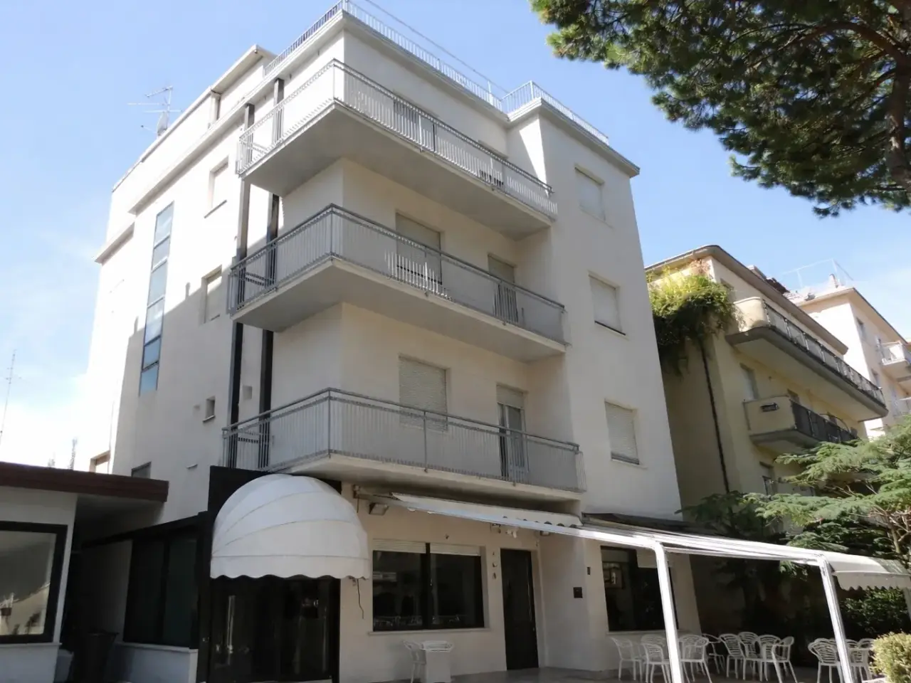 Palazzina commerciale in Viale Renato Parisano 1, Rimini, {3} - Foto 1