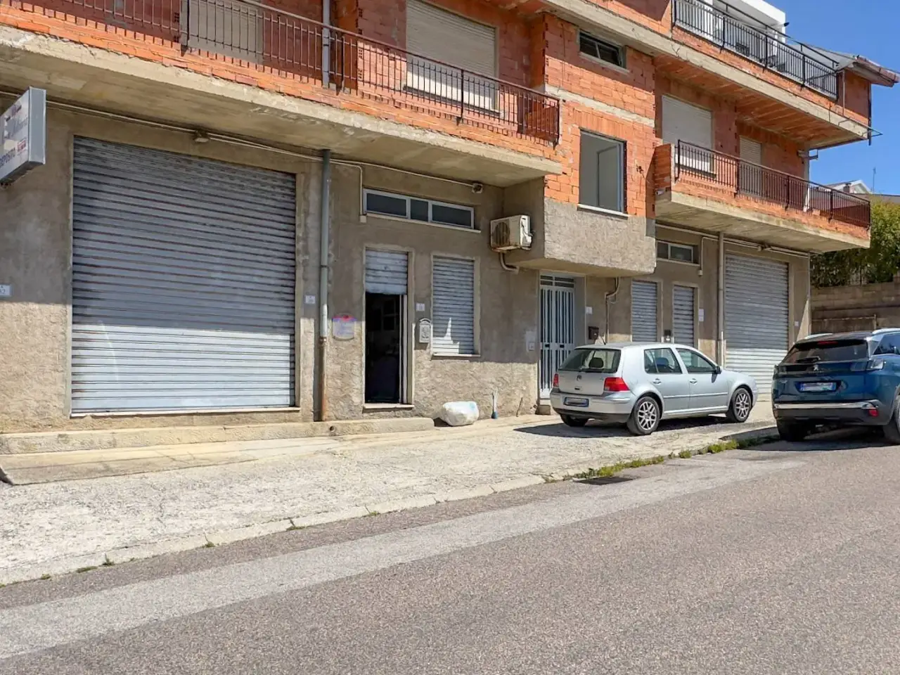 Negozio in Via Fratelli Cervi Snc, Nuoro, {3} - Foto 1