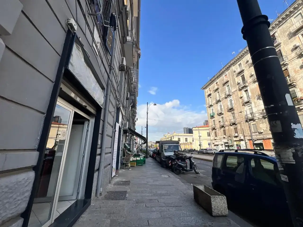 Negozio in Via Nuova Poggioreale 5, Napoli, {3} - Foto 2