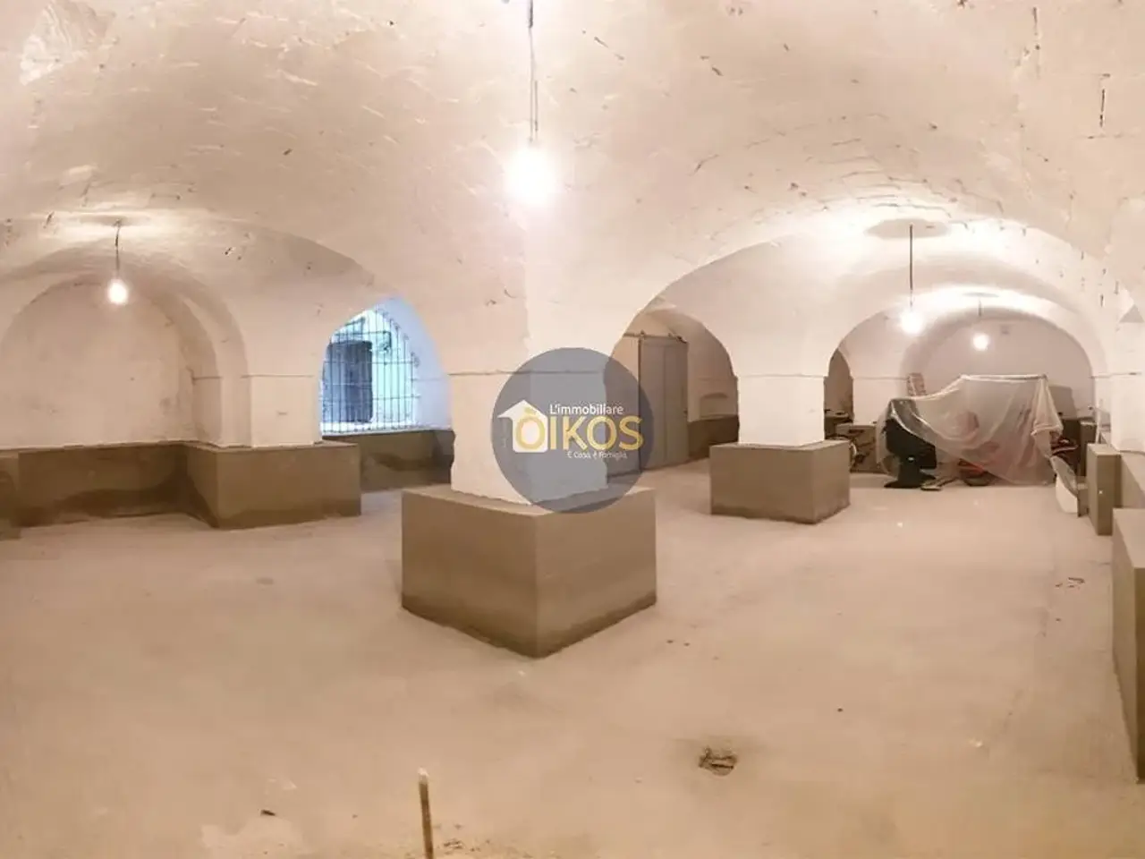 Negozio in Via Tenente Vasco 25, Monopoli, {3} - Foto 1