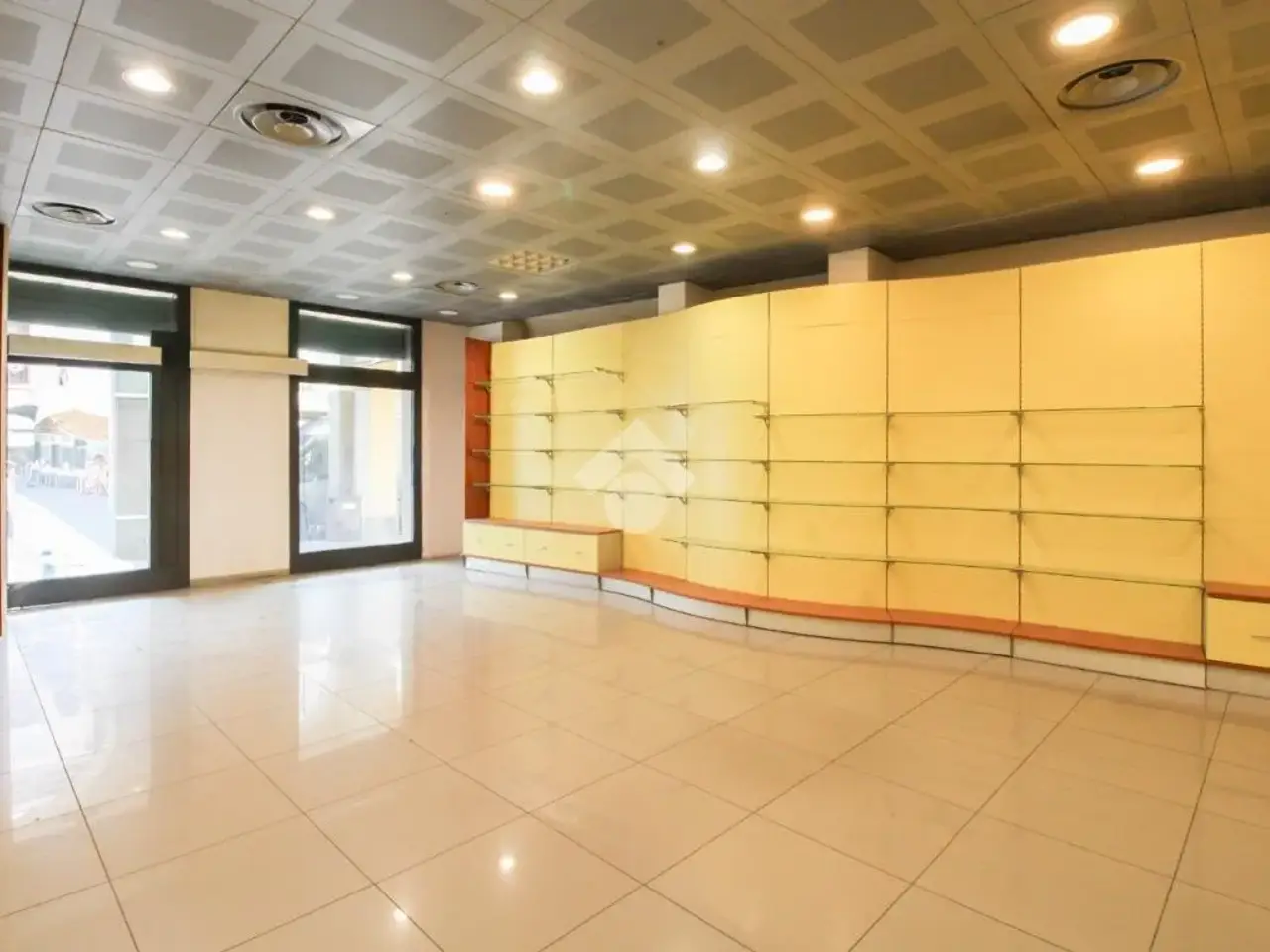 Negozio in Piazza Vittorio Emanuele 53, Orzinuovi, {3} - Foto 2