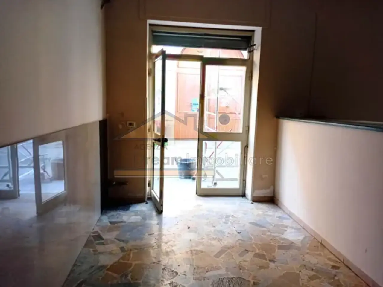 Negozio in Via dei Sei Martiri, Villaricca, {3} - Foto 2