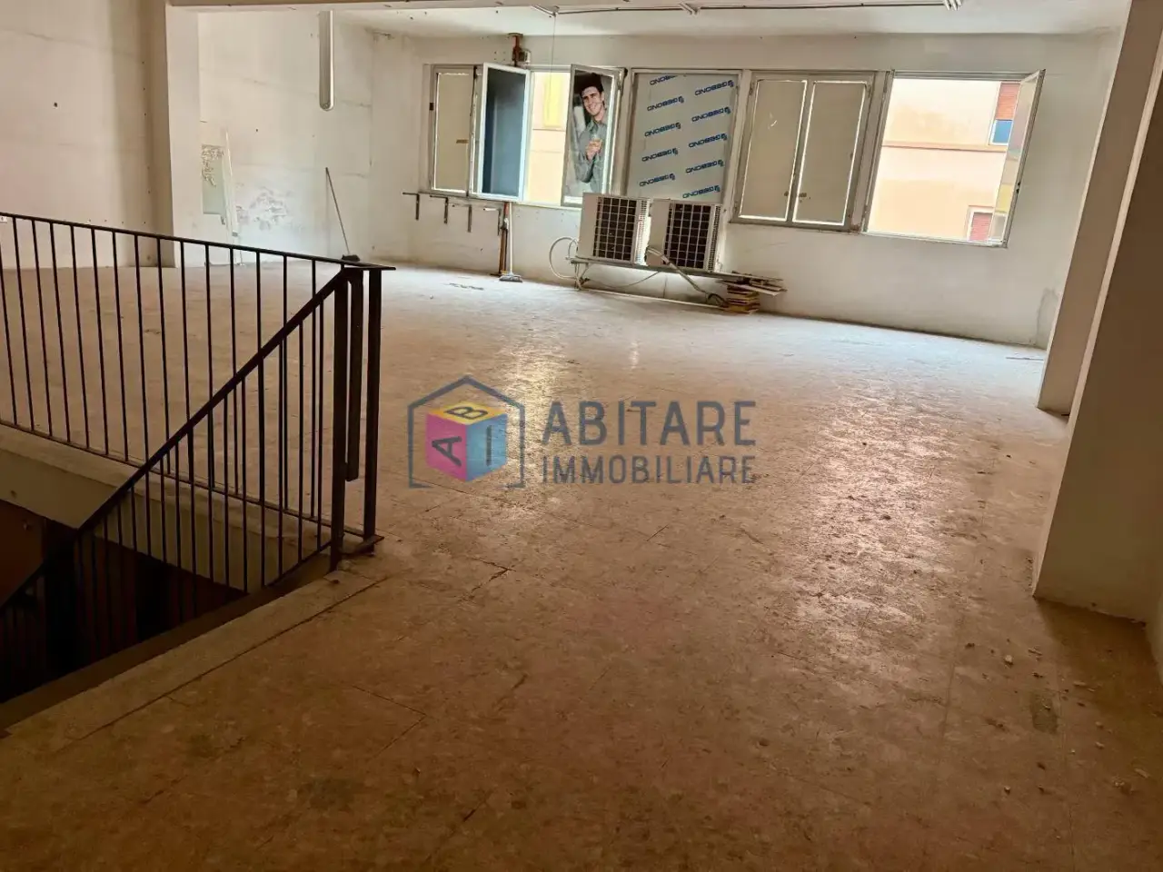 Locale commerciale in , Livorno, {3} - Foto 1
