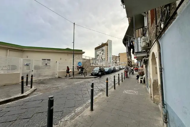 Geschäft in Via San Cosmo Fuori Porta Nolana, Napoli - Foto 1