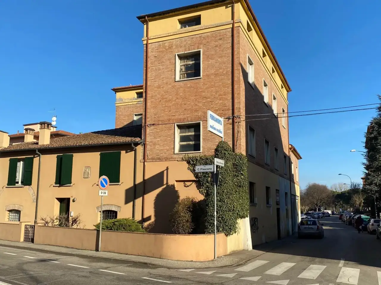 Esercizio commerciale in  Imola, Imola, {3} - Foto 2