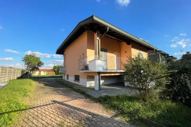 Mansion in Via Gian Lorenzo Bernini 20, Magenta - Photo 1