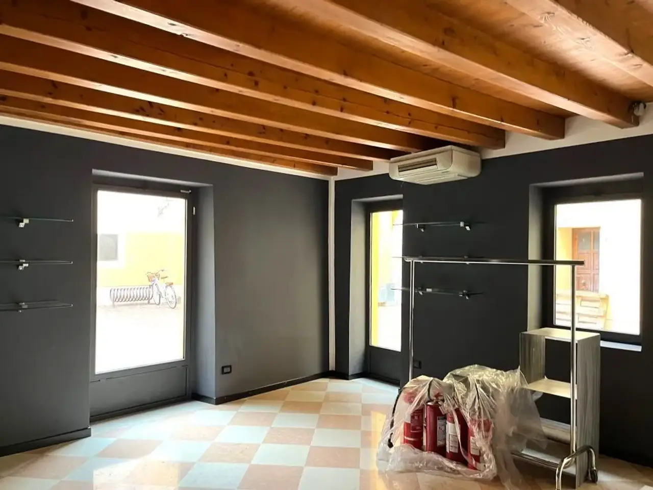 Palazzina commerciale in , Thiene, {3} - Foto 1
