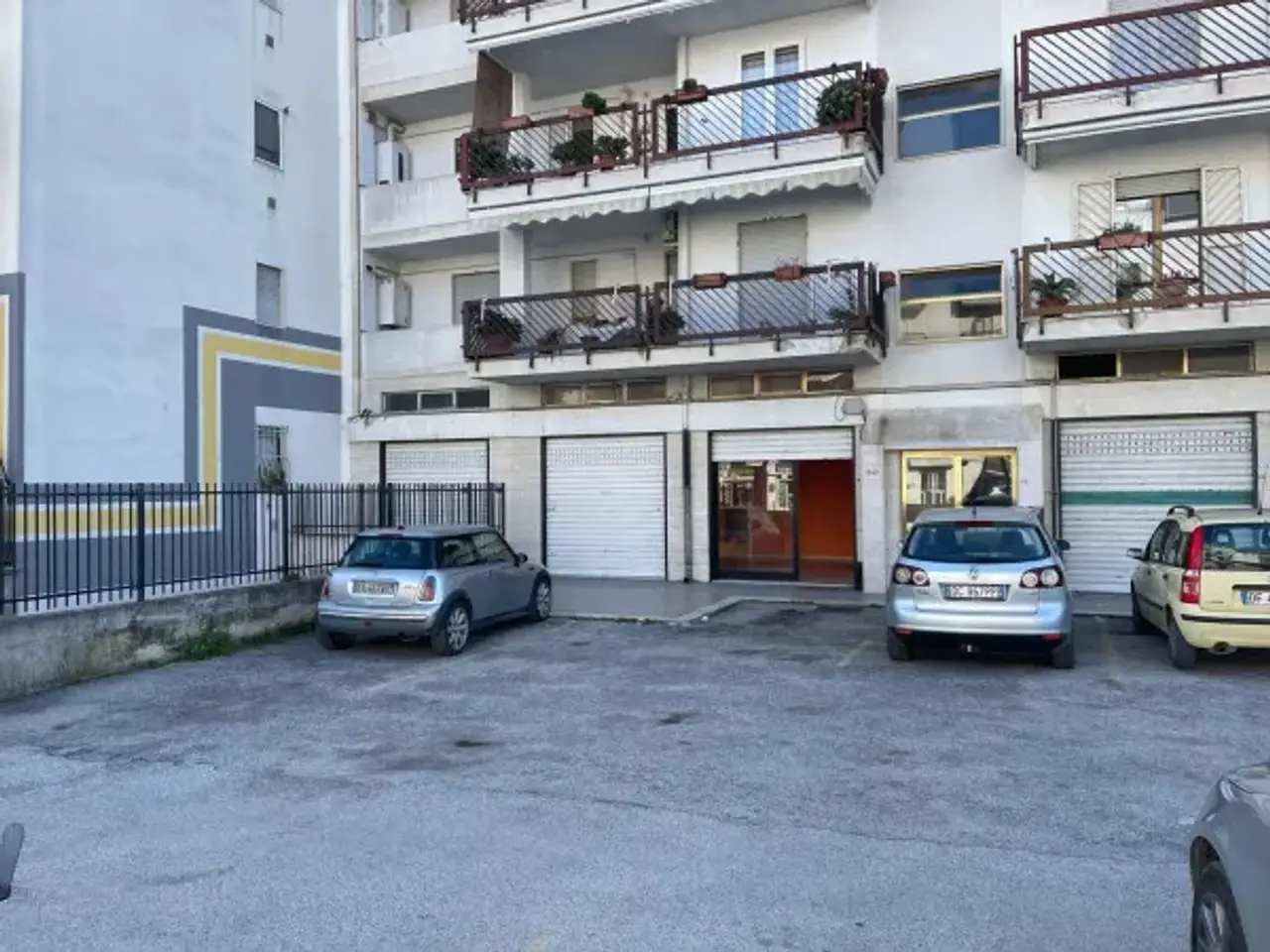 Negozio in Viale Spagna, Trani, {3} - Foto 1