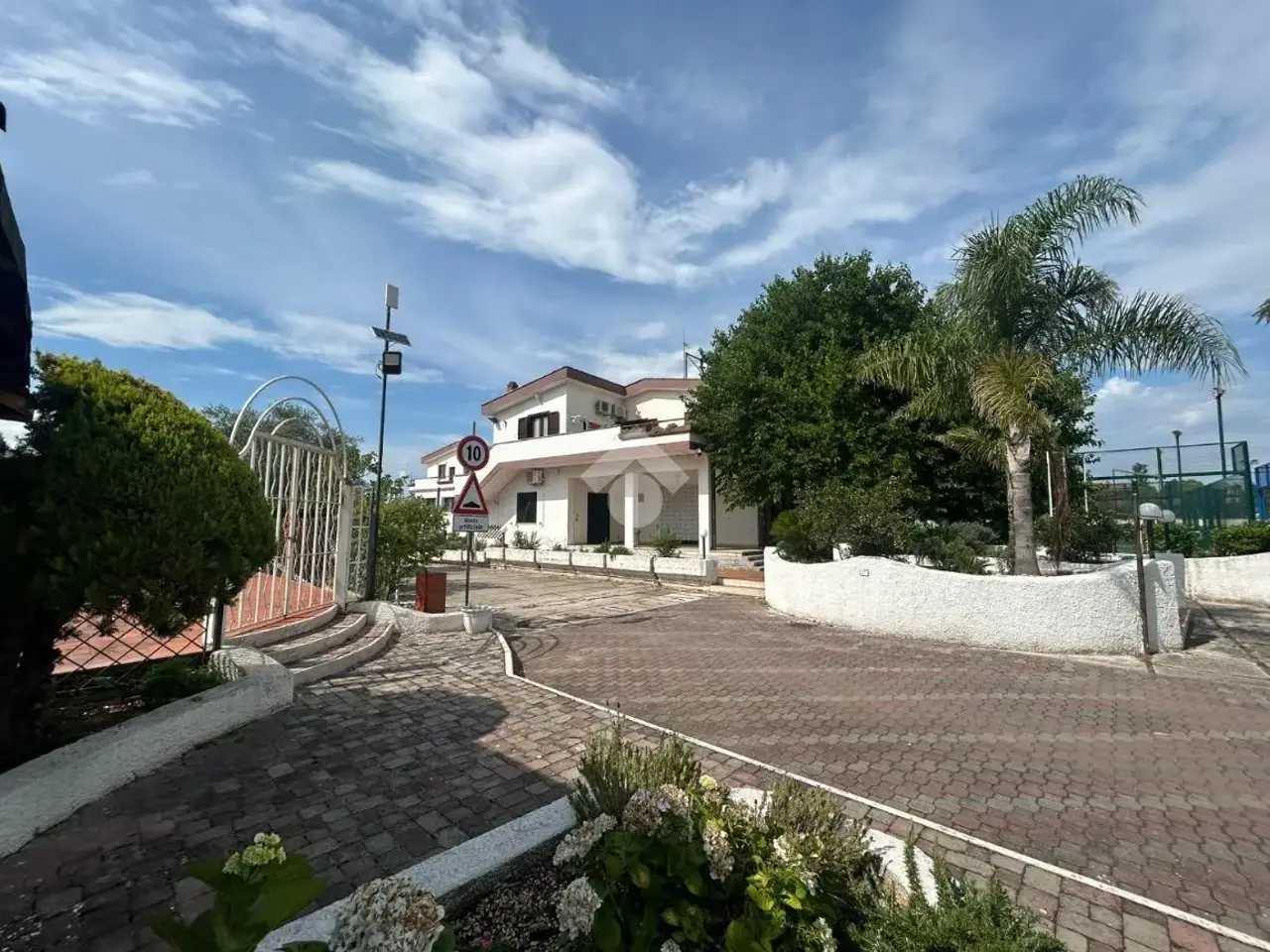 Palazzina commerciale in Via dei Gelsi 235, Anzio, {3} - Foto 2