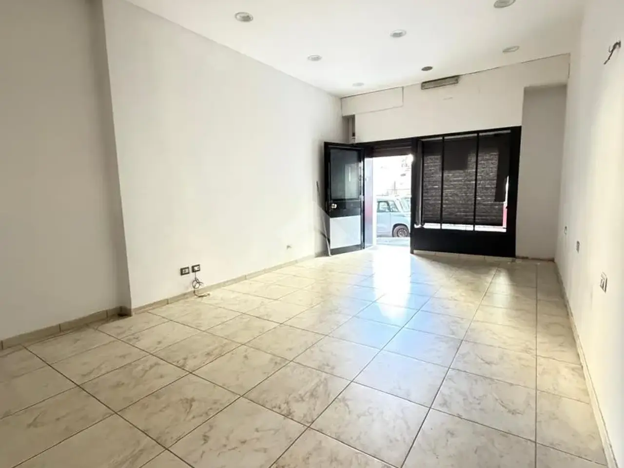 Negozio in Via delle Celidonie 28, Roma, {3} - Foto 1