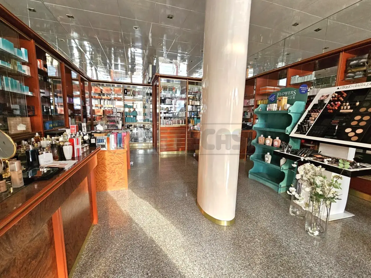 Palazzina commerciale in Viale Bartolomeo d'Alviano 83, Vicenza, {3} - Foto 1