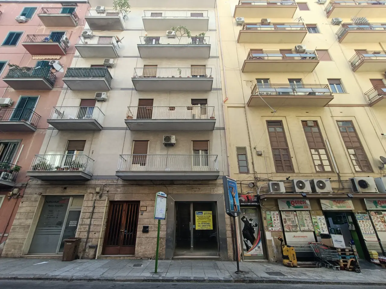 Negozio in Via Marchese di Roccaforte 46, Palermo, {3} - Foto 1