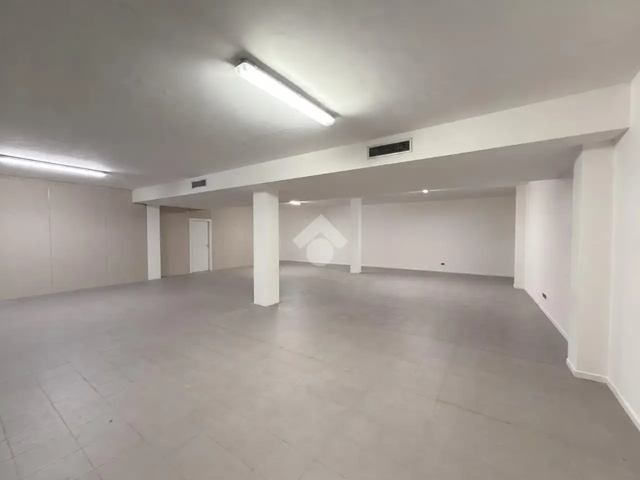 Negozio in Via Gaetano Previati 72, Lecco, {3} - Foto 2