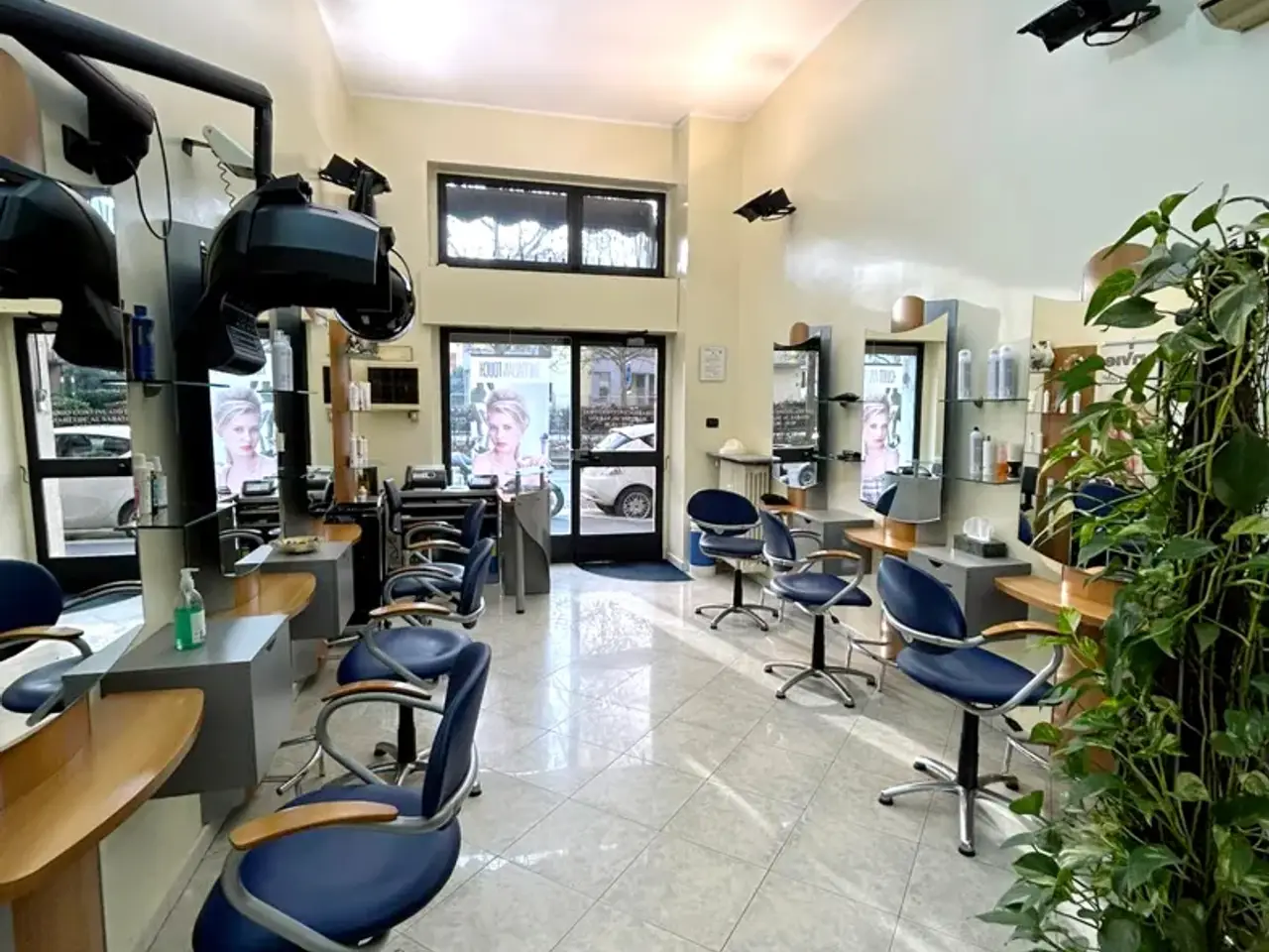 Negozio in Via Roncaglia, Milano, {3} - Foto 1