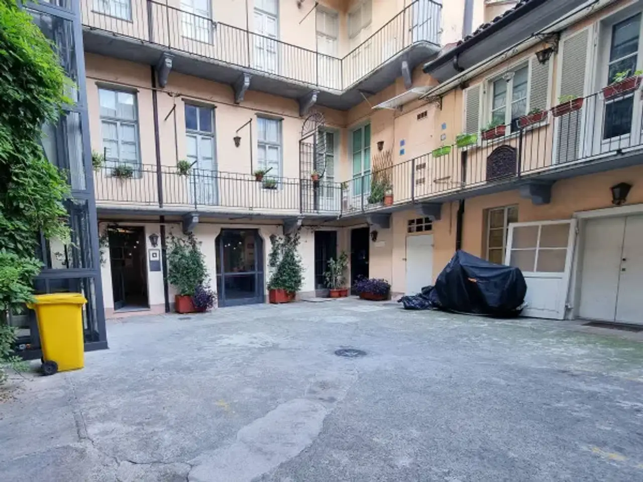 Negozio in Via delle Orfane 26, Torino, {3} - Foto 1