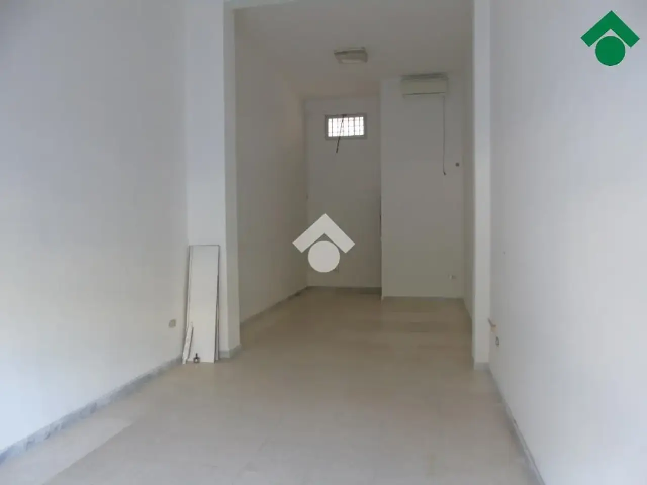 Negozio in Viale San Giovanni Bosco 13, Brindisi, {3} - Foto 2