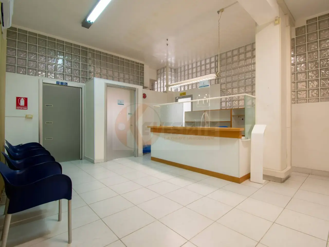 Negozio in Via Sassari 61, Porto Torres, {3} - Foto 1