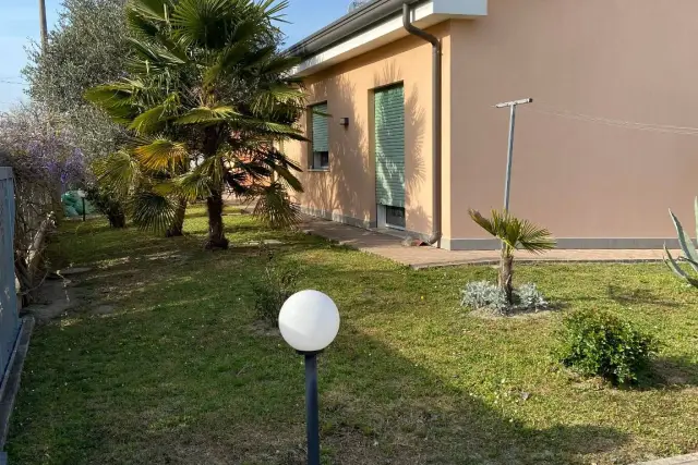 Villa in Viale Tre Martiri, Rovigo - Foto 1