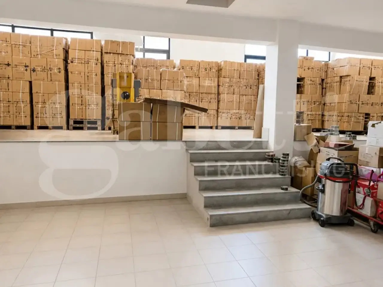 Capannone in Via Ferrante Imparato  190, Napoli, {3} - Foto 1