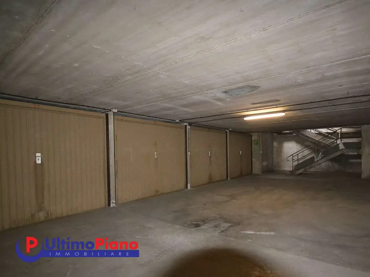 Locale commerciale in Corso Saint Martin De Corleans 115, Aosta, {3} - Foto 1