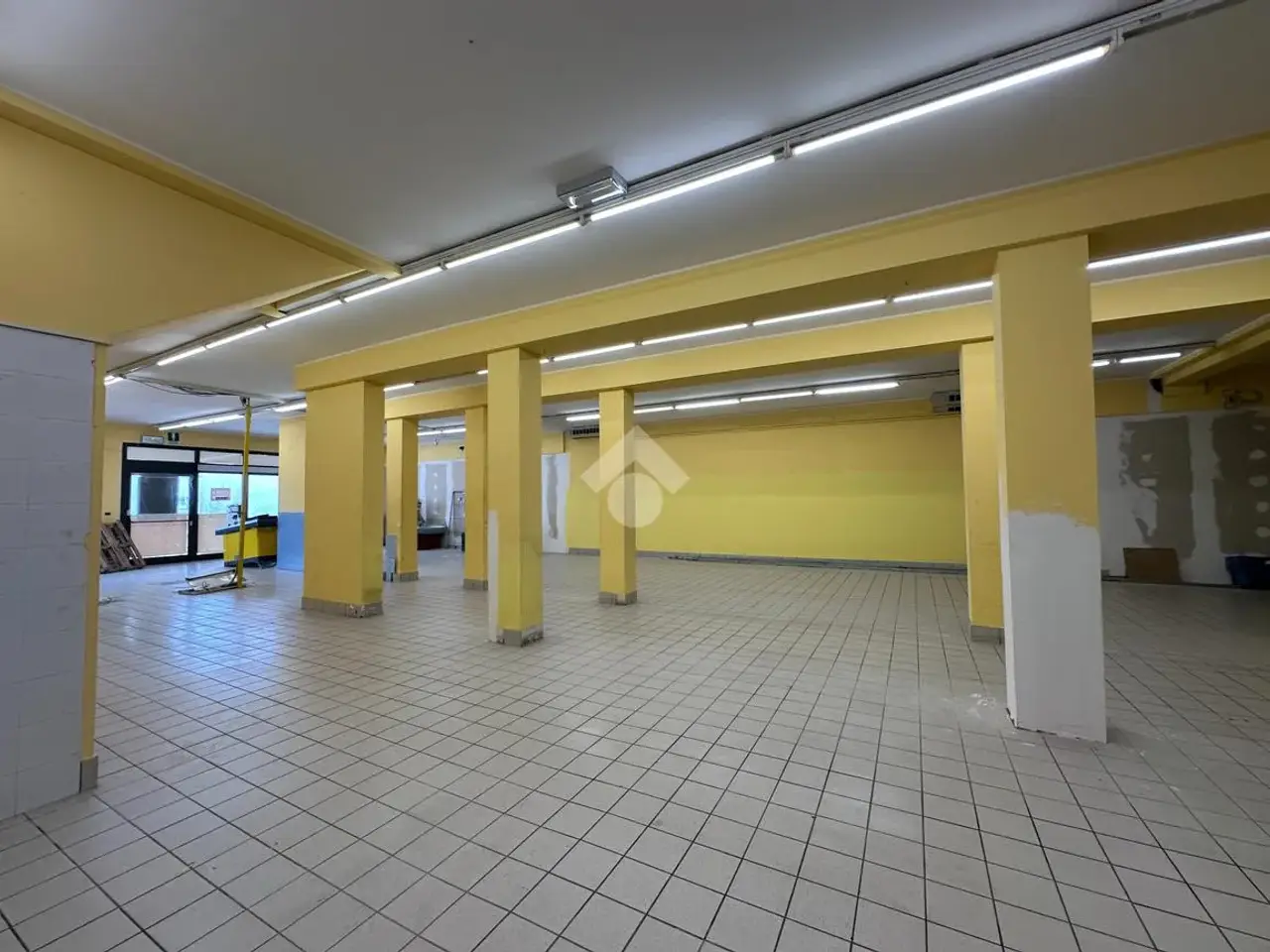 Negozio in Via Antonio Gramsci 15, San Vito Al Tagliamento, {3} - Foto 1