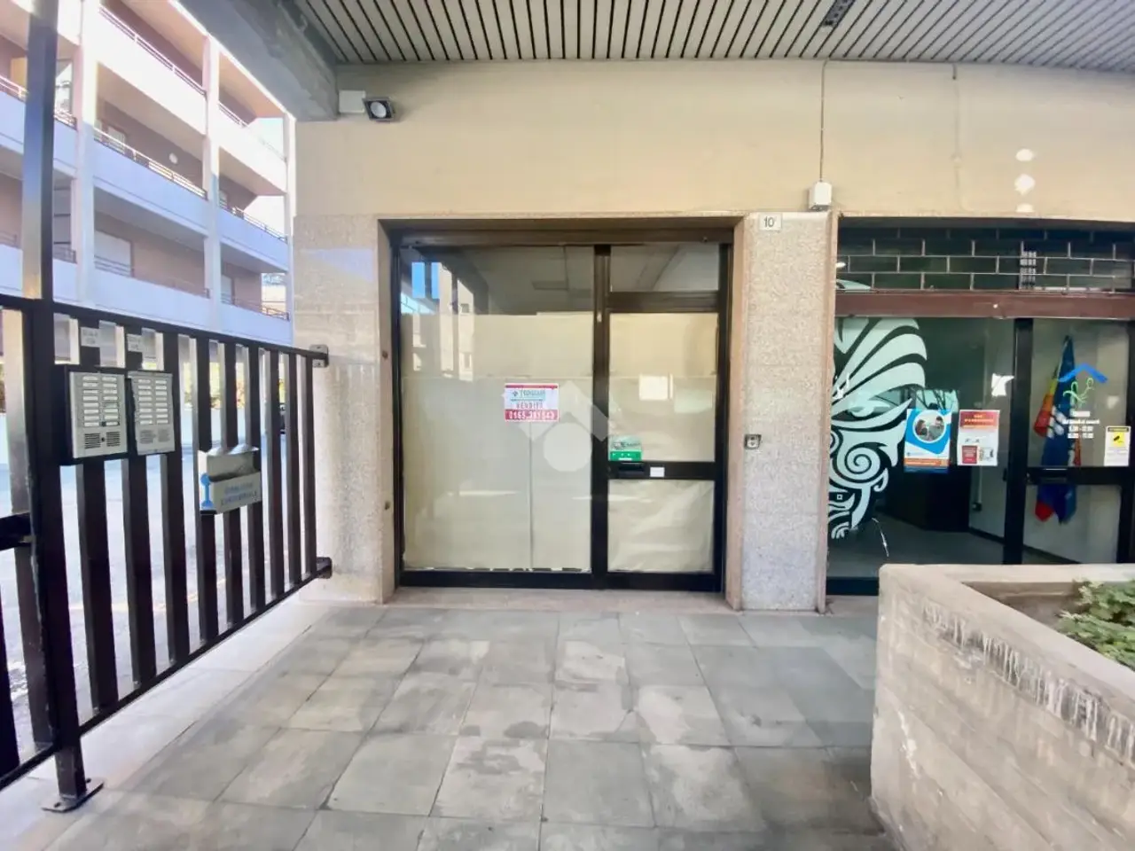 Negozio in Corso-Avenue Btg. Aosta 10, Aosta, {3} - Foto 1