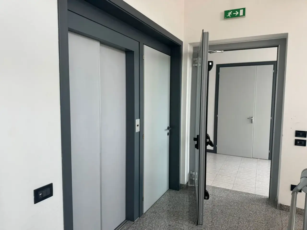 Ufficio in Via del Commercio 6, Romano D'Ezzelino, {3} - Foto 1