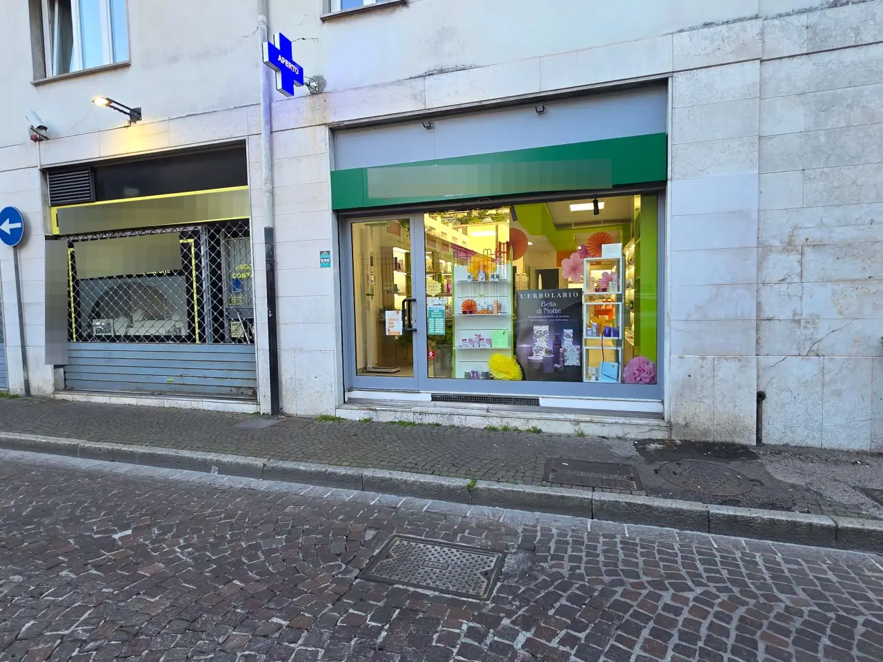 Farmacia - Erboristeria in Via Aldo Moro  1, Como, {3} - Foto 2