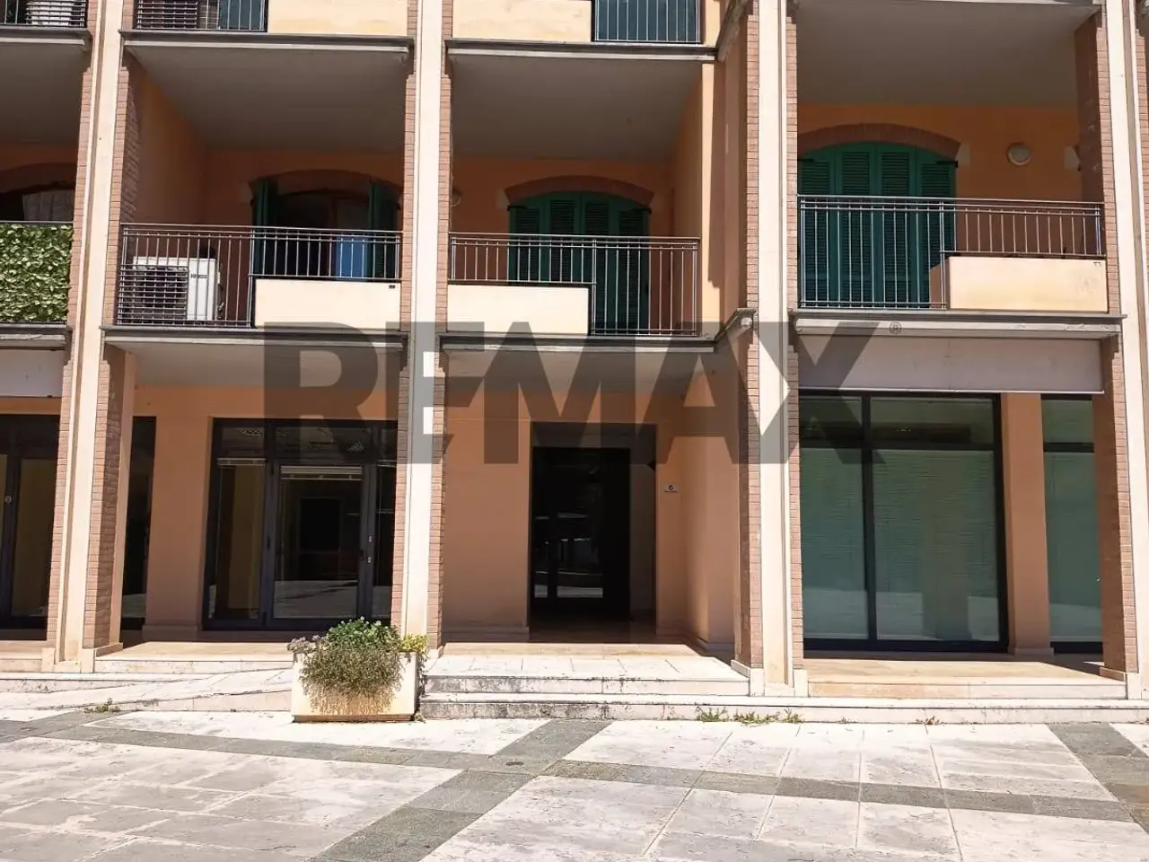 Magazzino in Piazza Ettore Cosenza 6, Salsomaggiore Terme, {3} - Foto 1