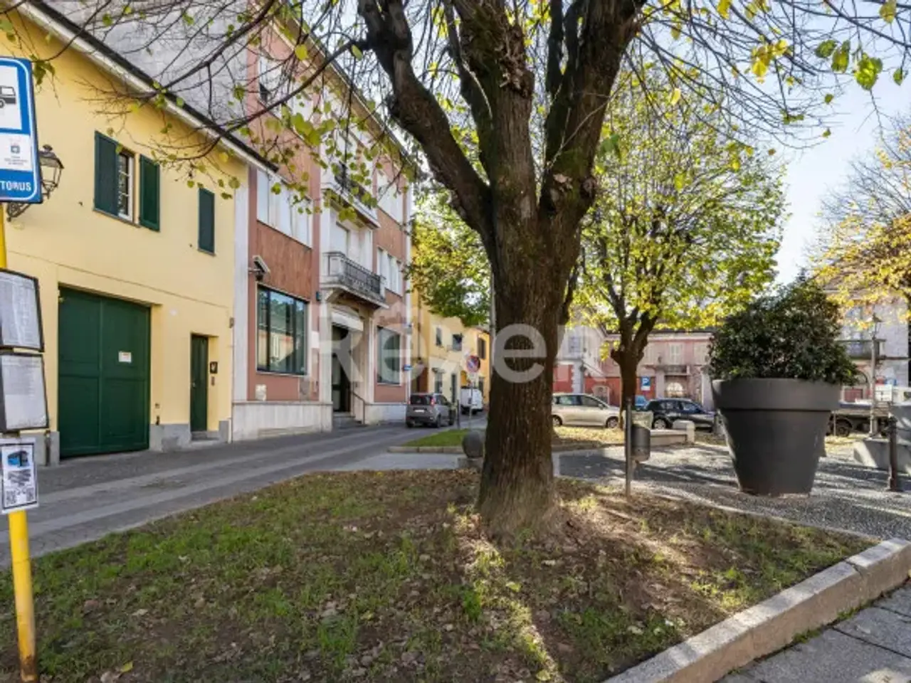 Negozio in Piazza Pozzobonelli 24, Arluno, {3} - Foto 2