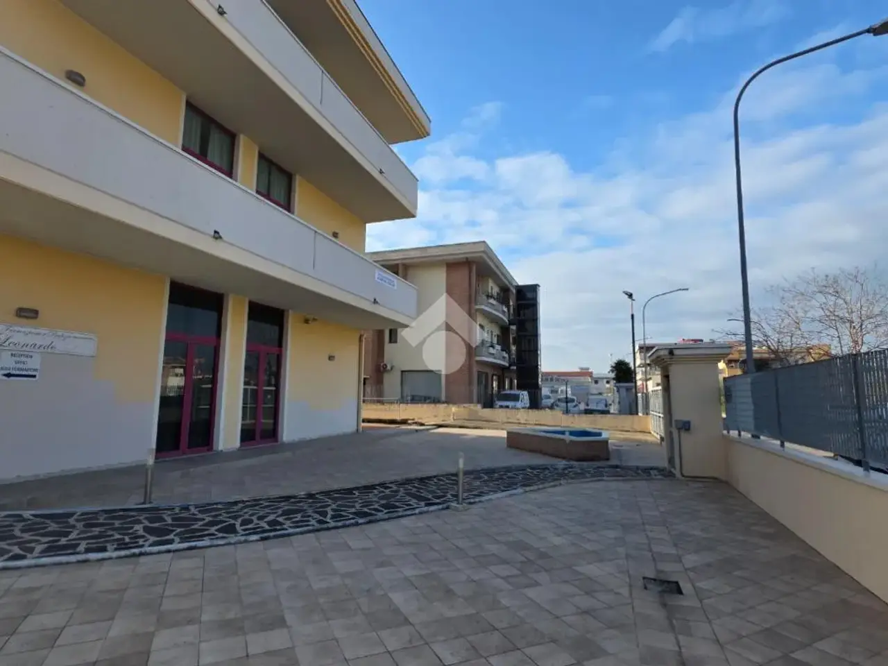 Palazzina commerciale in Via Mulino del Gioco, Citta' Sant'Angelo, {3} - Foto 2