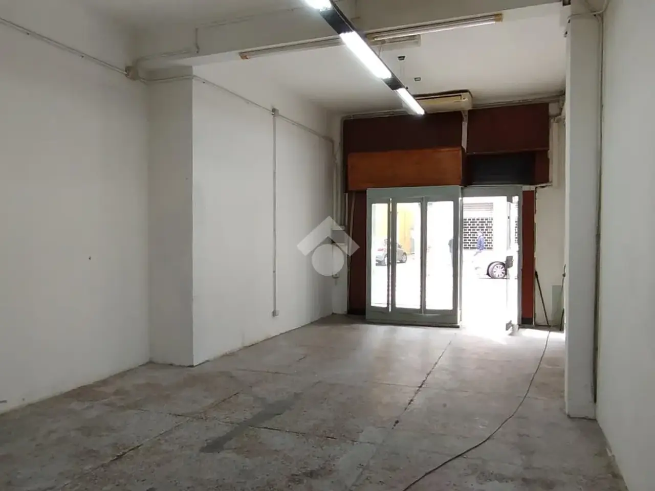 Negozio in Via XX Settembre 29, Cagliari, {3} - Foto 2