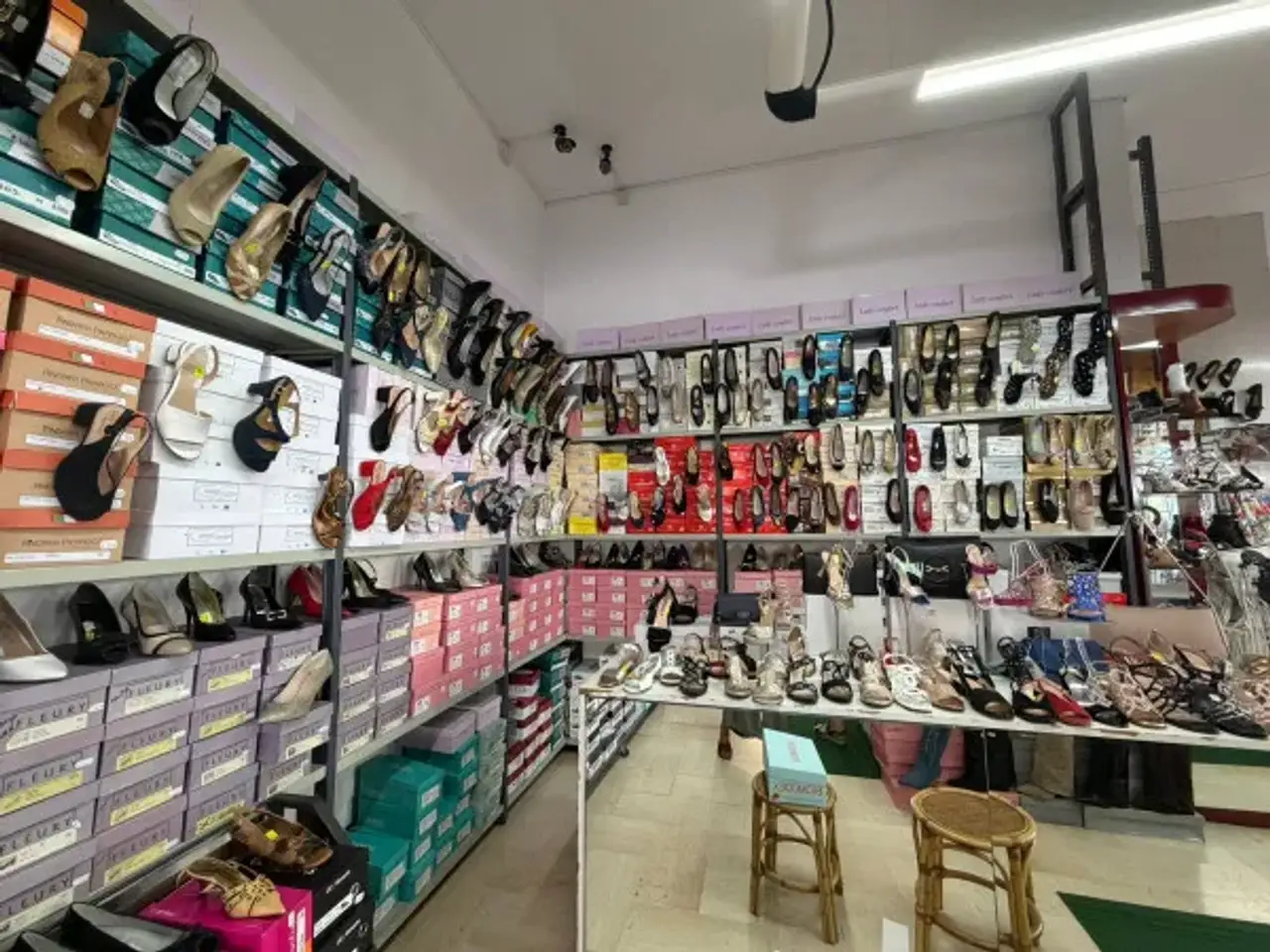 Negozio in Viale Regina Elena 185, Rimini, {3} - Foto 1