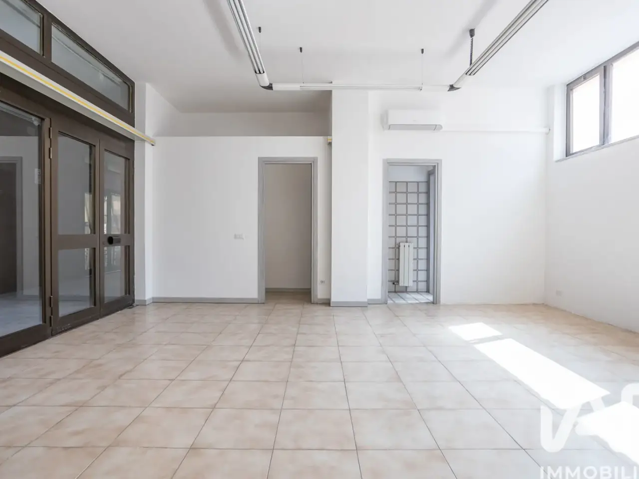 Negozio in Corso Matteotti 33, Porto Recanati, {3} - Foto 1