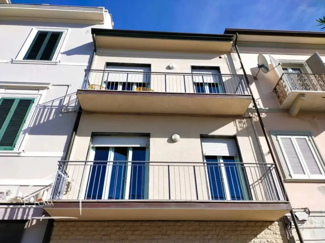Palazzina commerciale in Viale Ugo Foscolo 44, 44, Viareggio, {3} - Foto 1