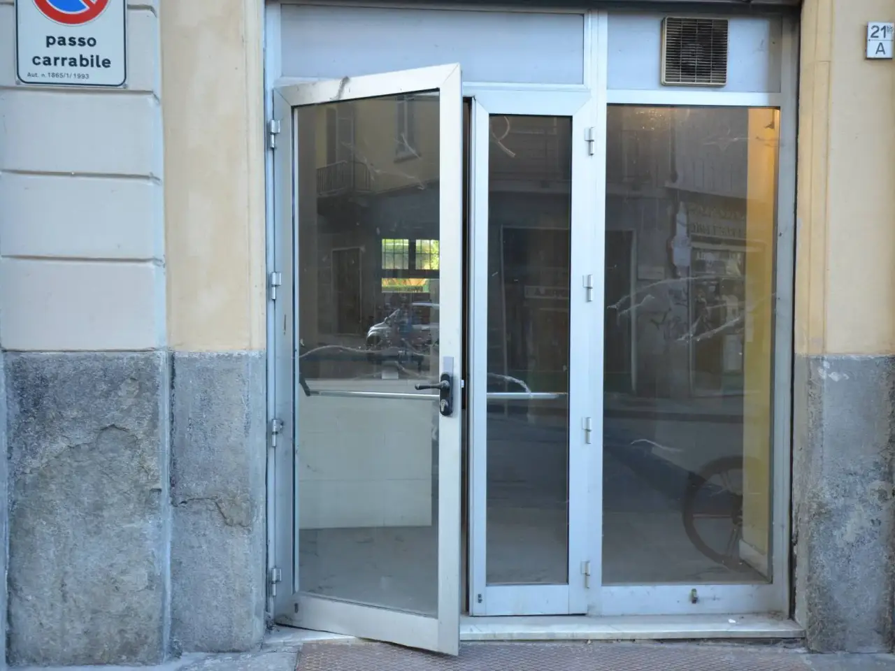 Showroom in Corso Via Montebello 21, Torino, {3} - Foto 2