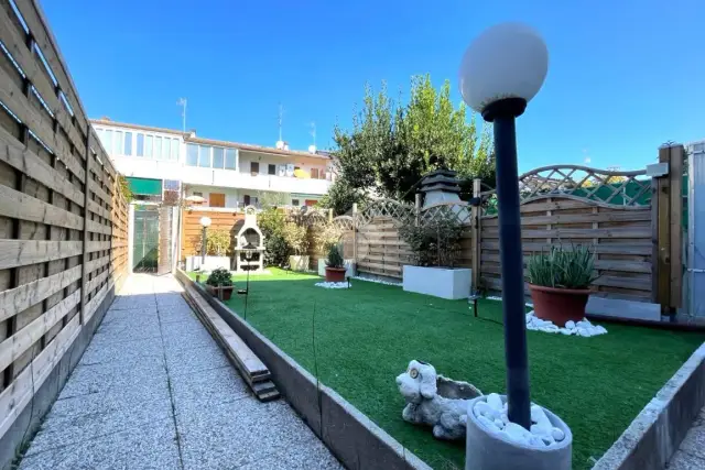 Terraced house in Viale Pietro Mascagni 66, Ravenna - Photo 1