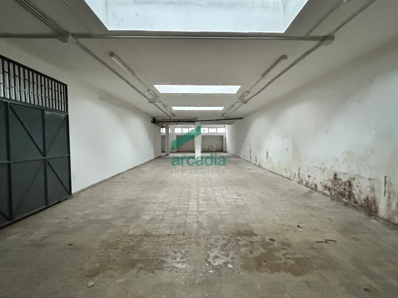 Parcheggio chiuso in Via Monte San Michele 104, Bari, {3} - Foto 1