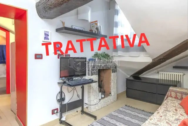 2-room flat in Via Mercanti, Torino - Photo 1