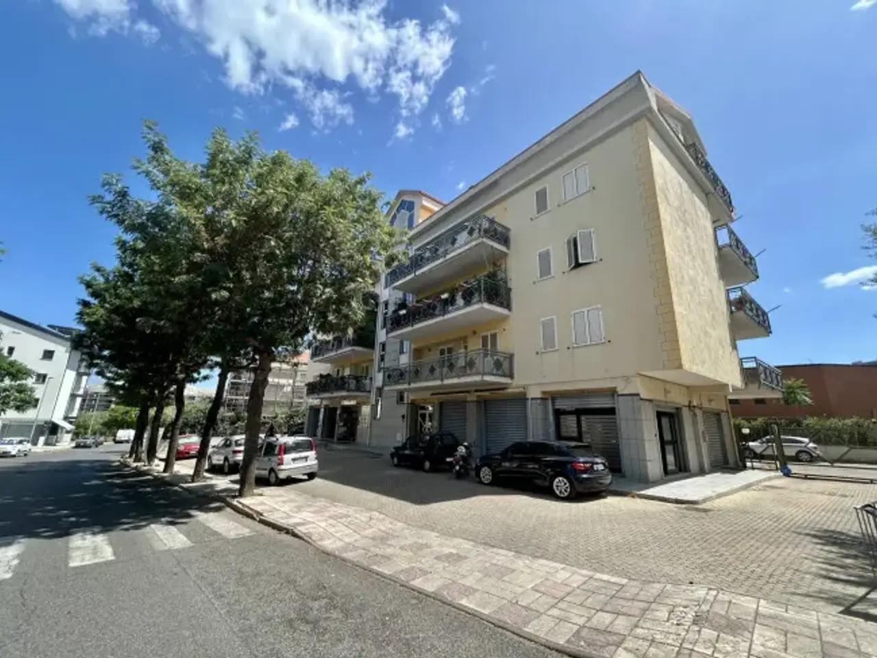 Locale commerciale in Corigliano-Rossano - Via Armenia, 19, Corigliano-Rossano, {3} - Foto 1