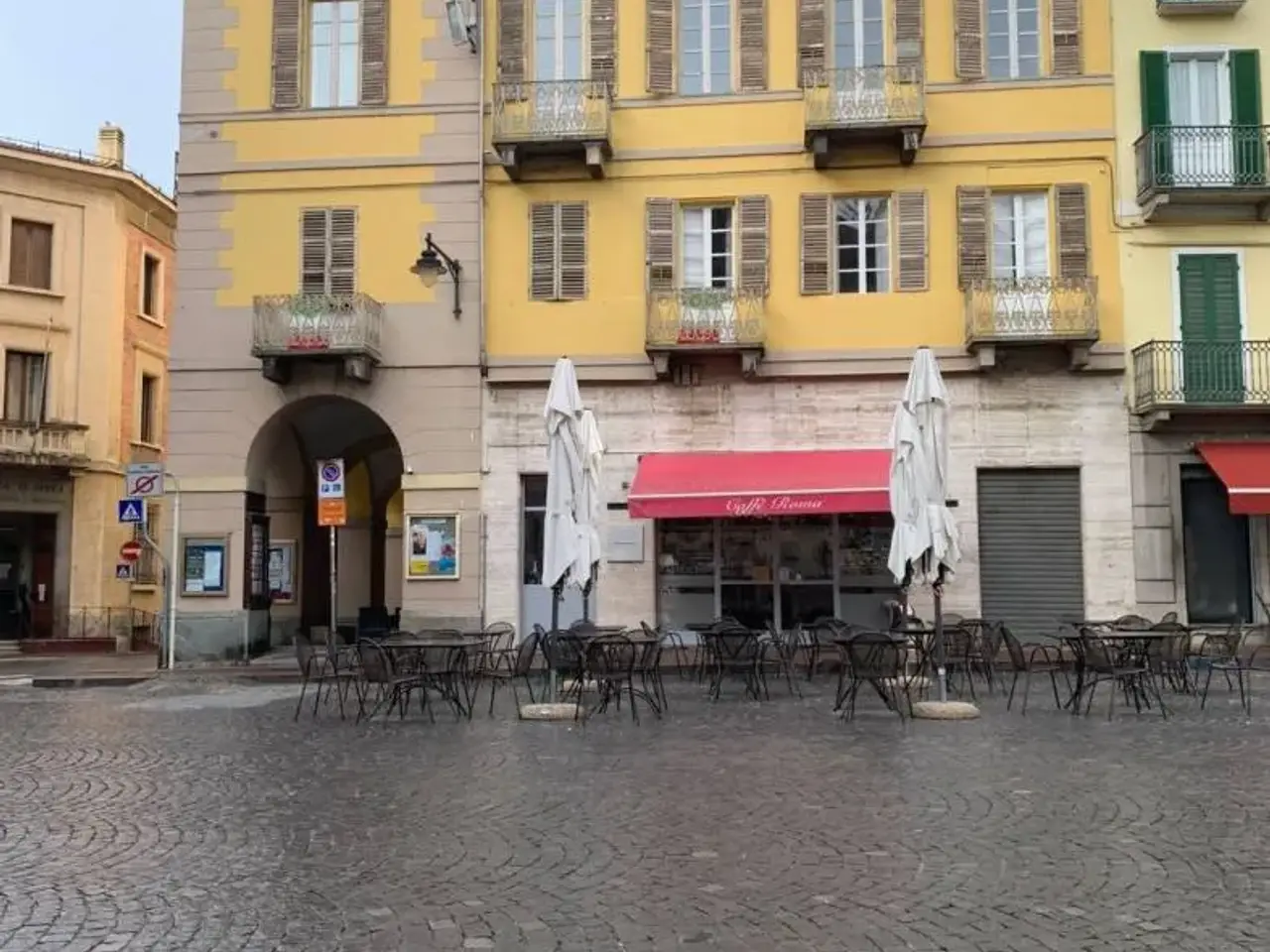 Locale commerciale in Piazza Ferruccio Nazionale, Ivrea, Ivrea, {3} - Foto 2