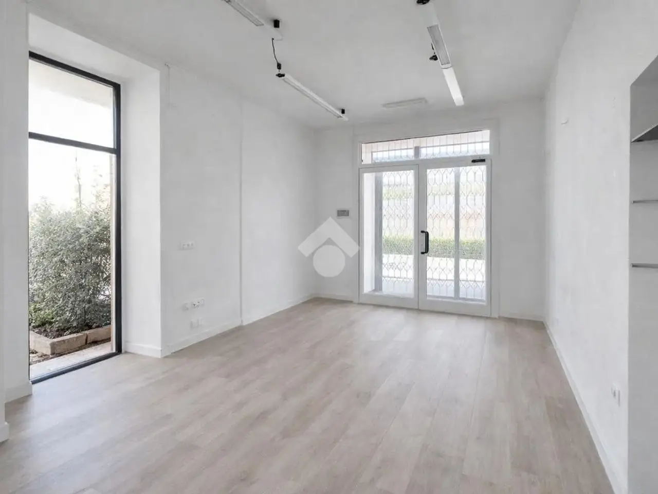 Negozio in Via San Rocco 16, Valmadrera, {3} - Foto 1