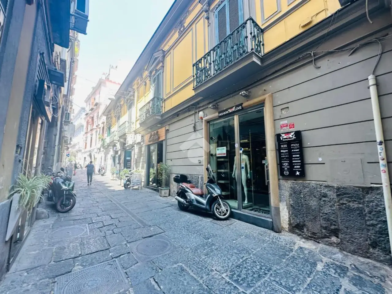 Negozio in Via Cavallerizza a Chiaia 36, Napoli, {3} - Foto 1
