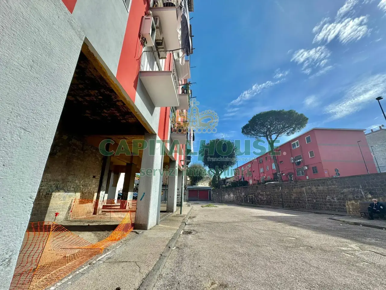Negozio in Via Mario Gigante 31-33, Napoli, {3} - Foto 1