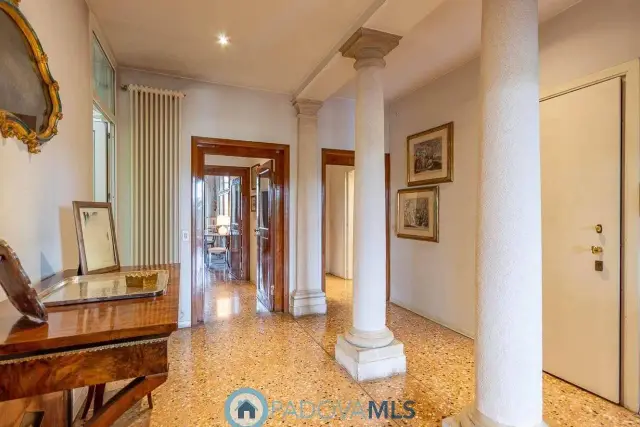 main gallery real estate image