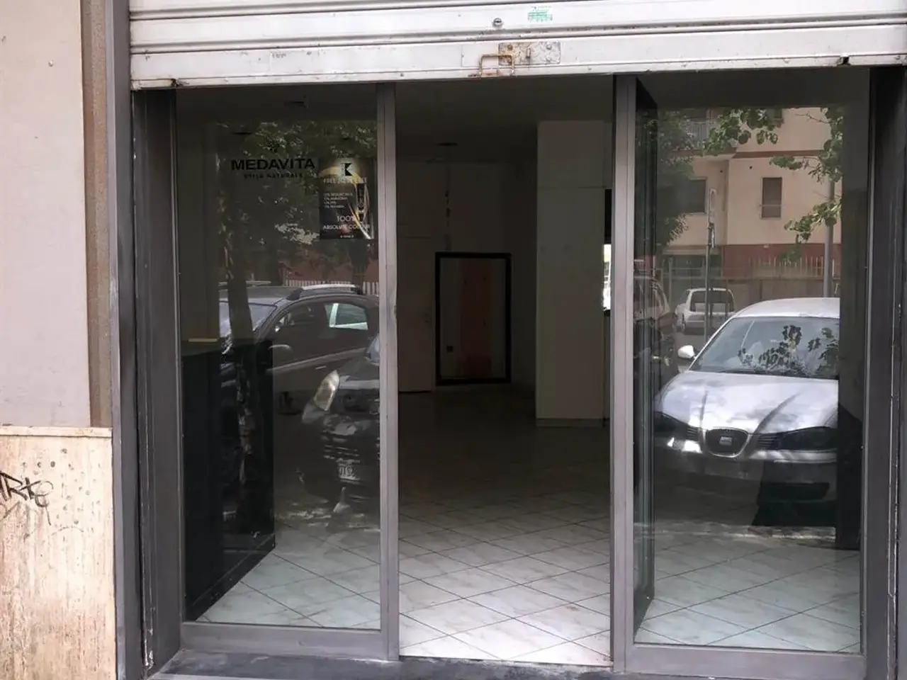 Negozio in Via Giovan Battista Amendola, Salerno, {3} - Foto 1